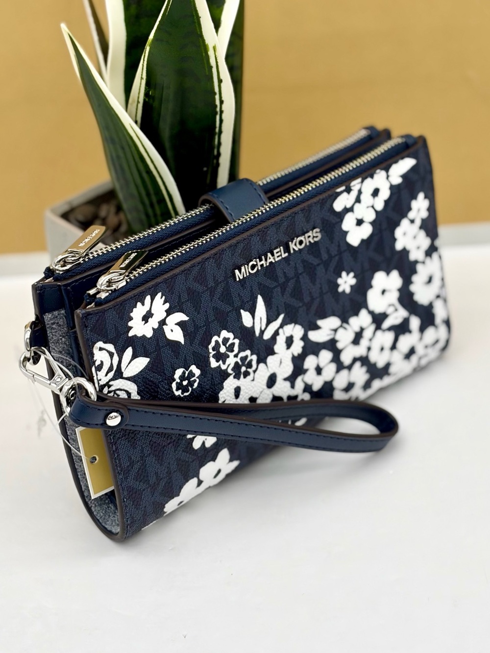 MICHAEL KORS Jet Set Travel Large Printed Signature Logo Wristlet Admiral - Picture 5 of 11